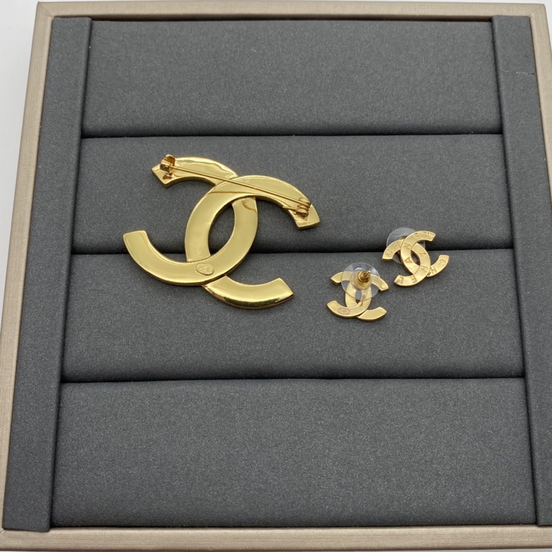 Chanel Debossed Monogram Brooch Earrings - Best Replica Jewelry™