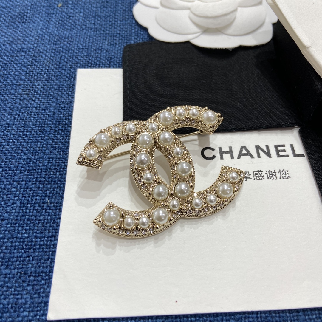 Chanel Light Gold Pave Pearl Brooch - Best Replica Jewelry™
