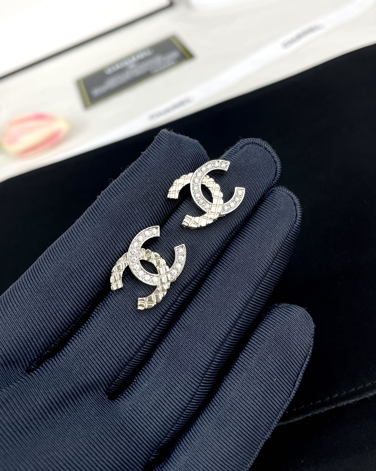 Chanel Minimalist Rhinestone CC Earrings - Best Replica Jewelry™