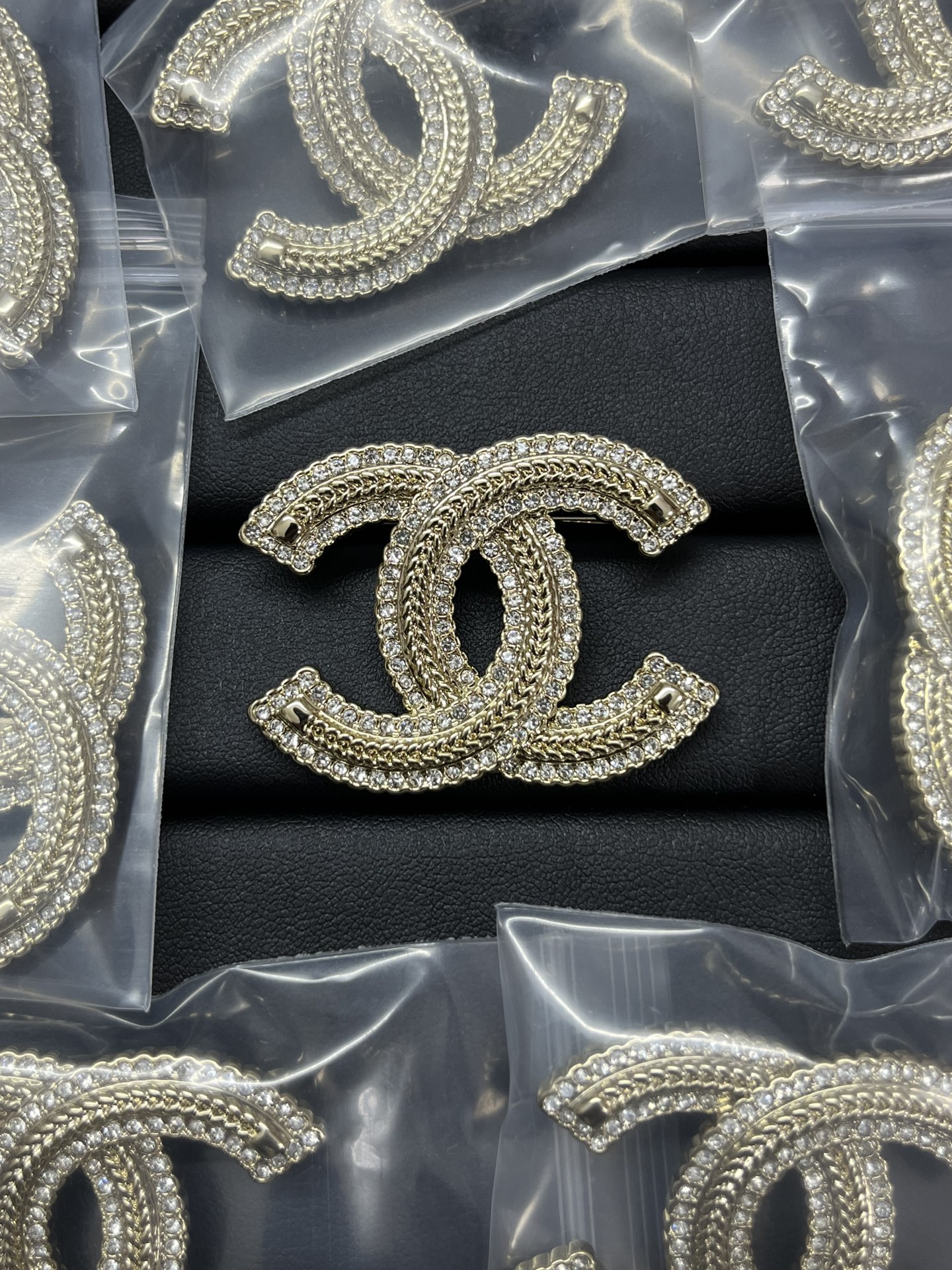 Chanel Hemp Lace Diamond CC Brooch - Best Replica Jewelry™
