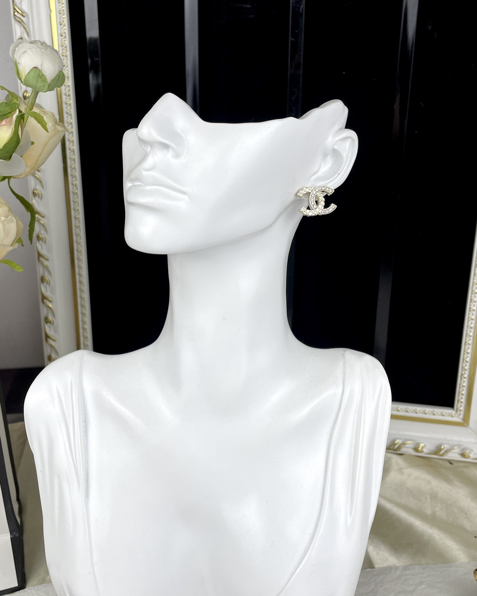 Chanel Minimalist Rhinestone CC Earrings - Best Replica Jewelry™