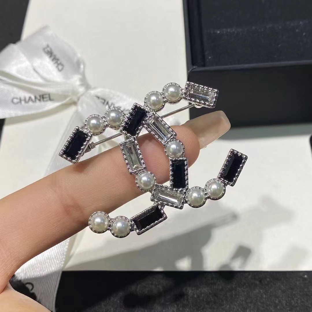 Chanel Pearl Black CC Brooch - Best Replica Jewelry™