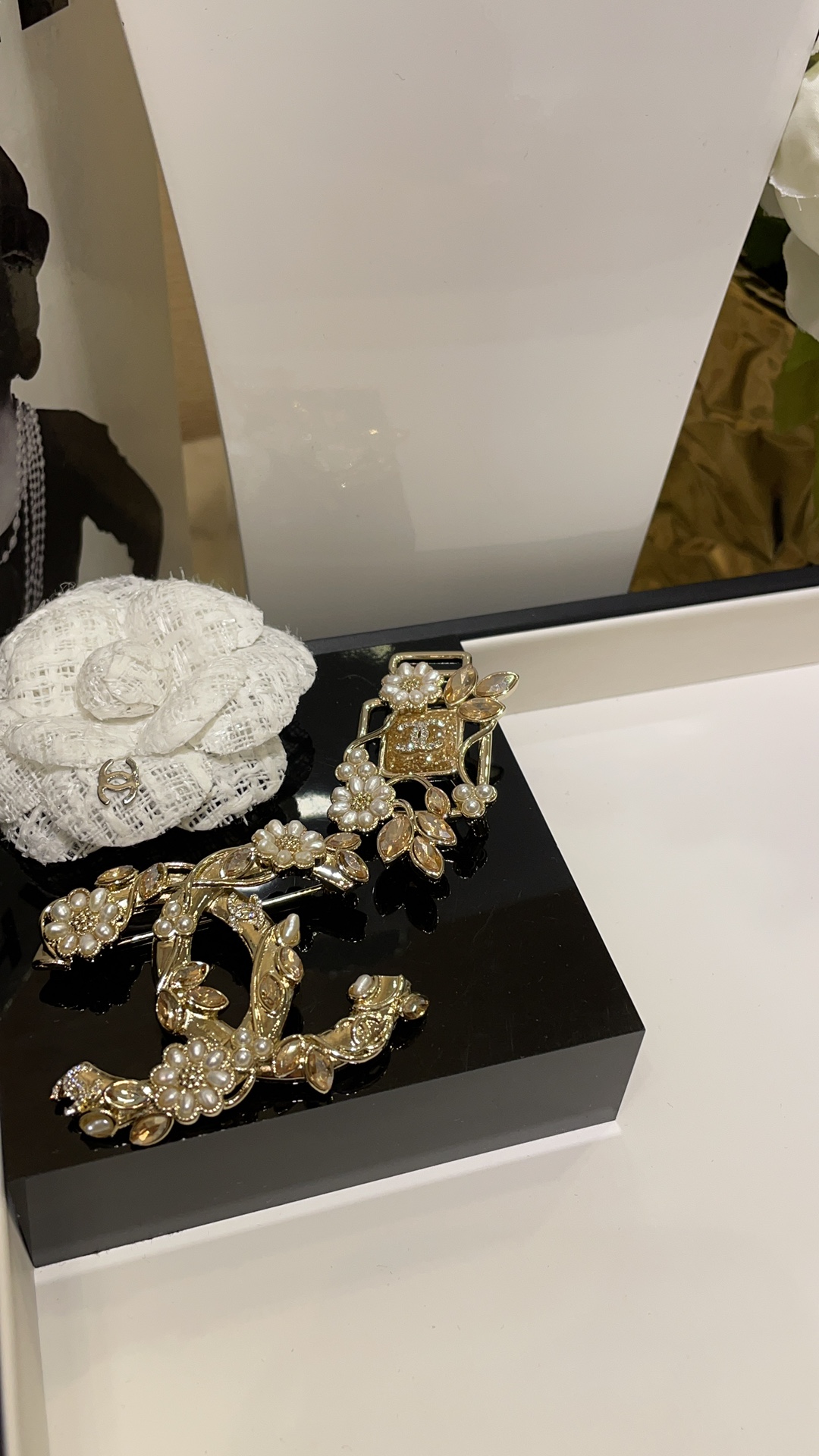 Chanel Weath Flower Vine CC Brooch - Best Replica Jewelry™