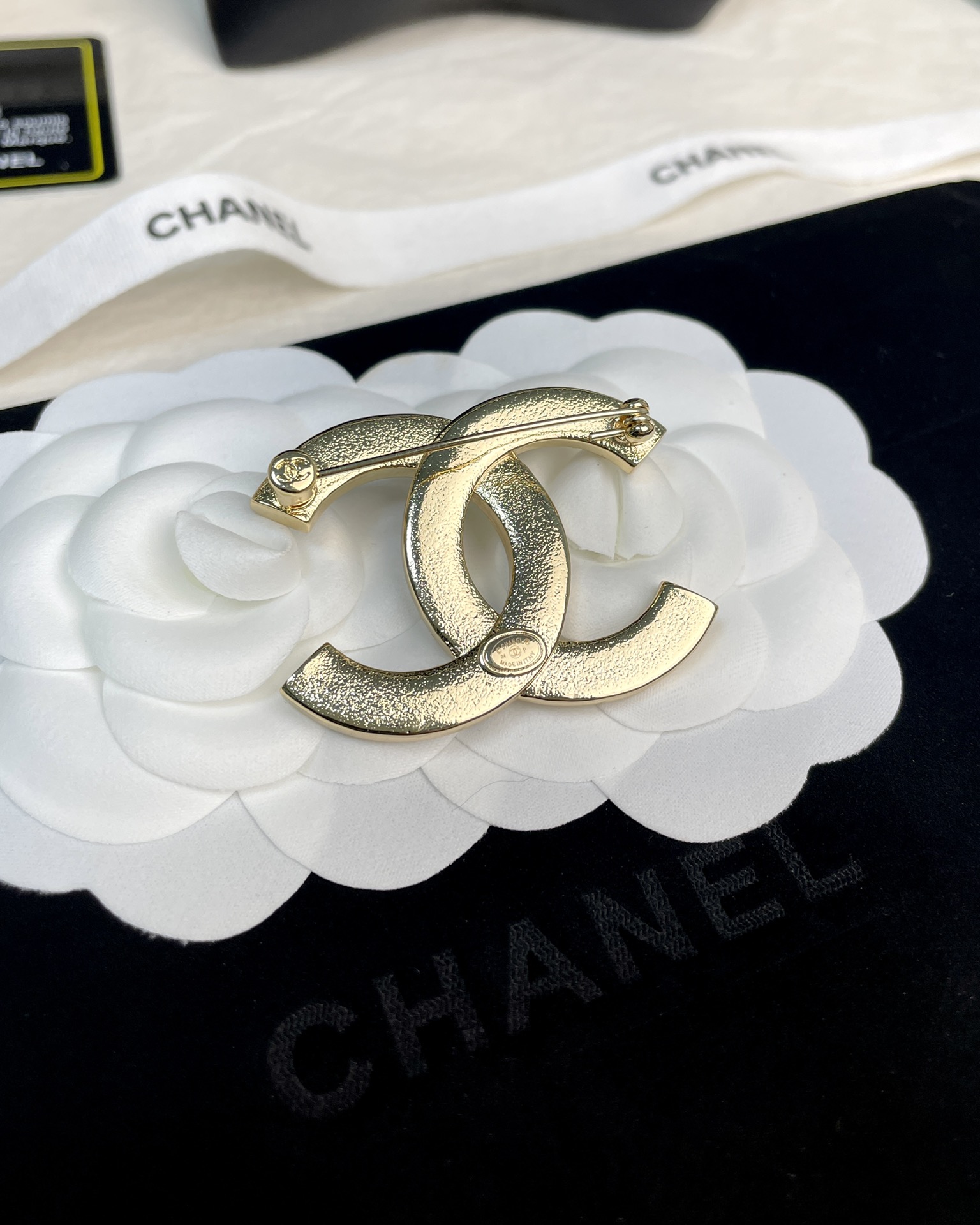 Black and Gold Chanel Brooch - Best Replica Jewelry™