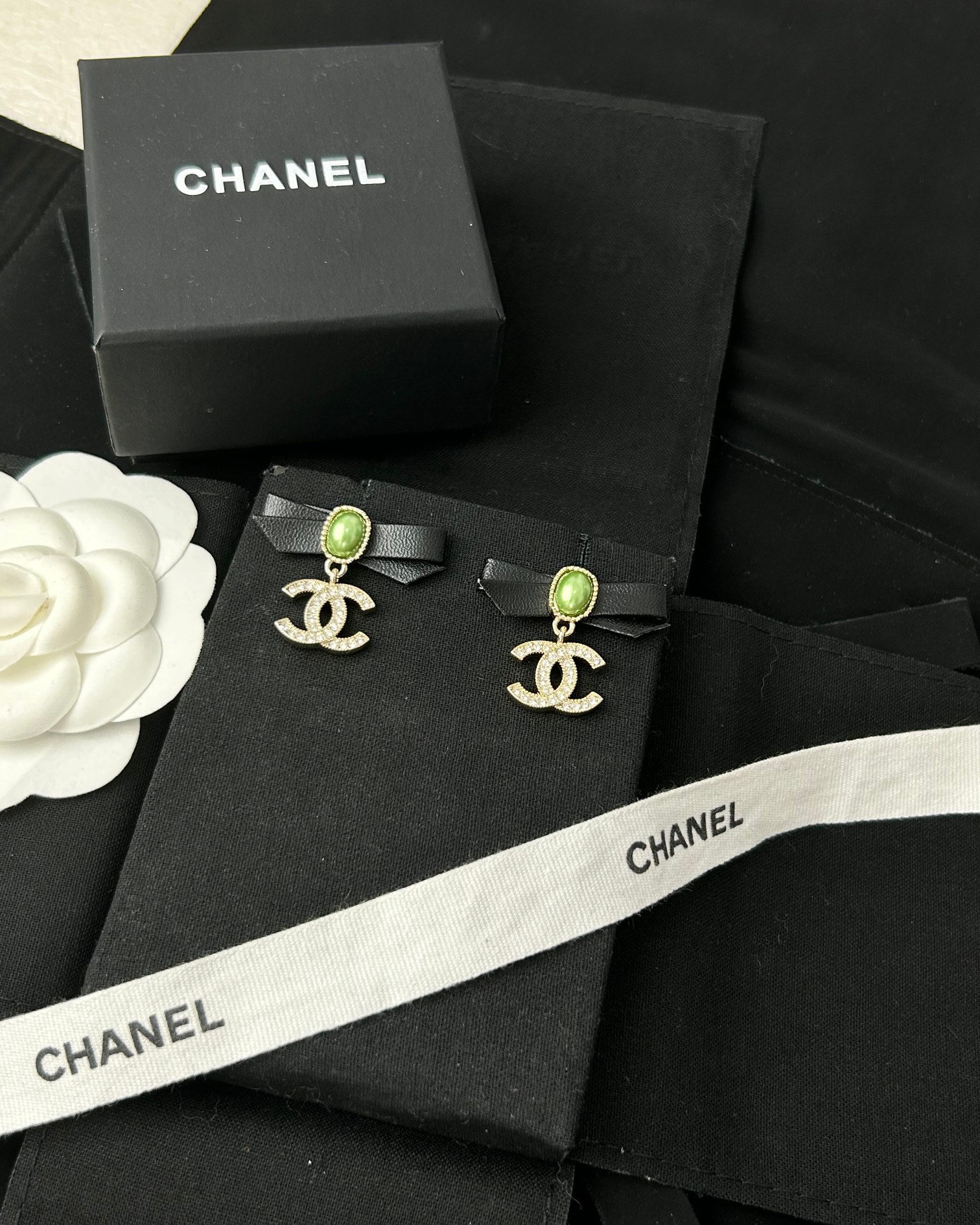 Chanel Leather Bow Green Pearl CC Dangle Earrings - Best Replica Jewelry™