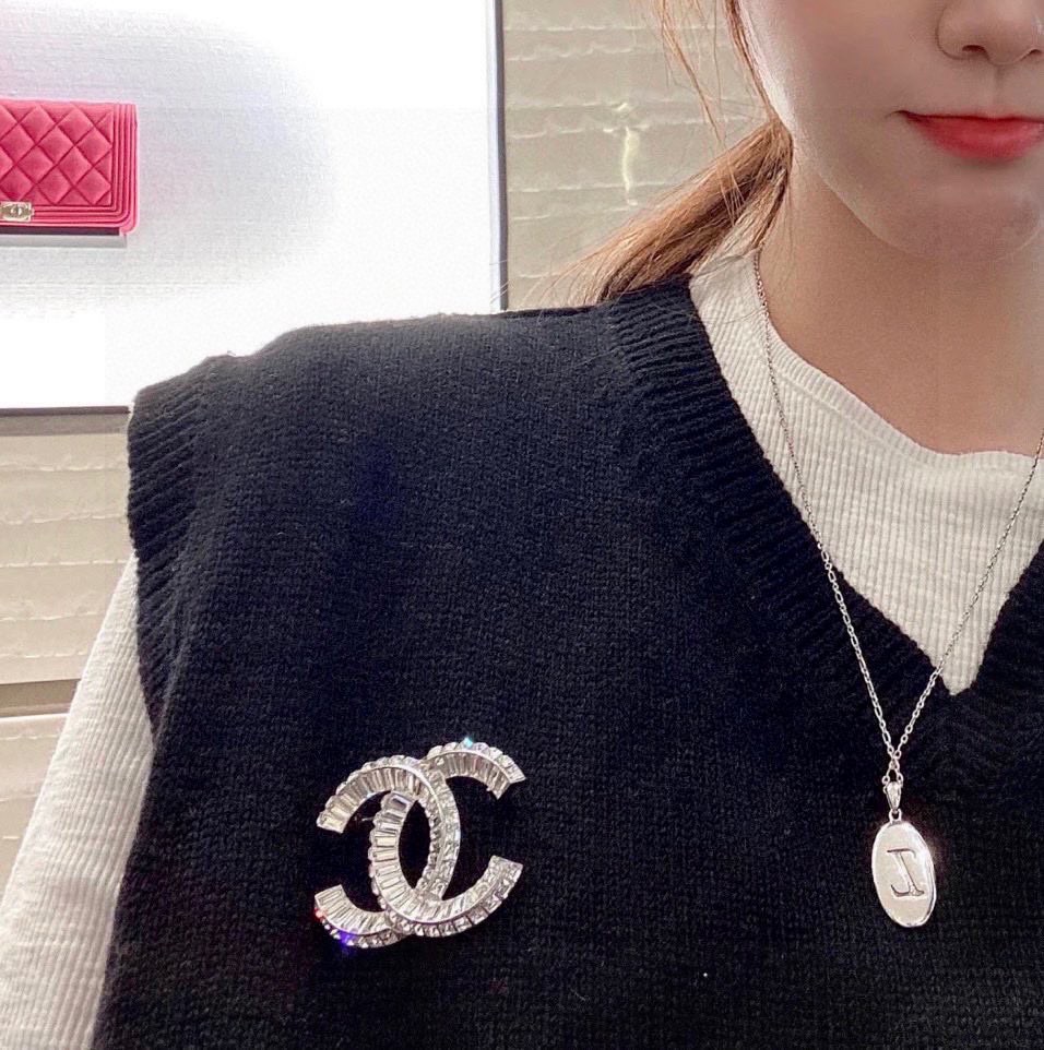 Chanel Rectangular Rhinestone CC Brooch - Best Replica Jewelry™