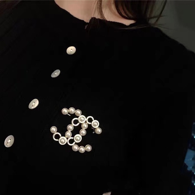Chanel Faux Pearl CC Brooch - Best Replica Jewelry™