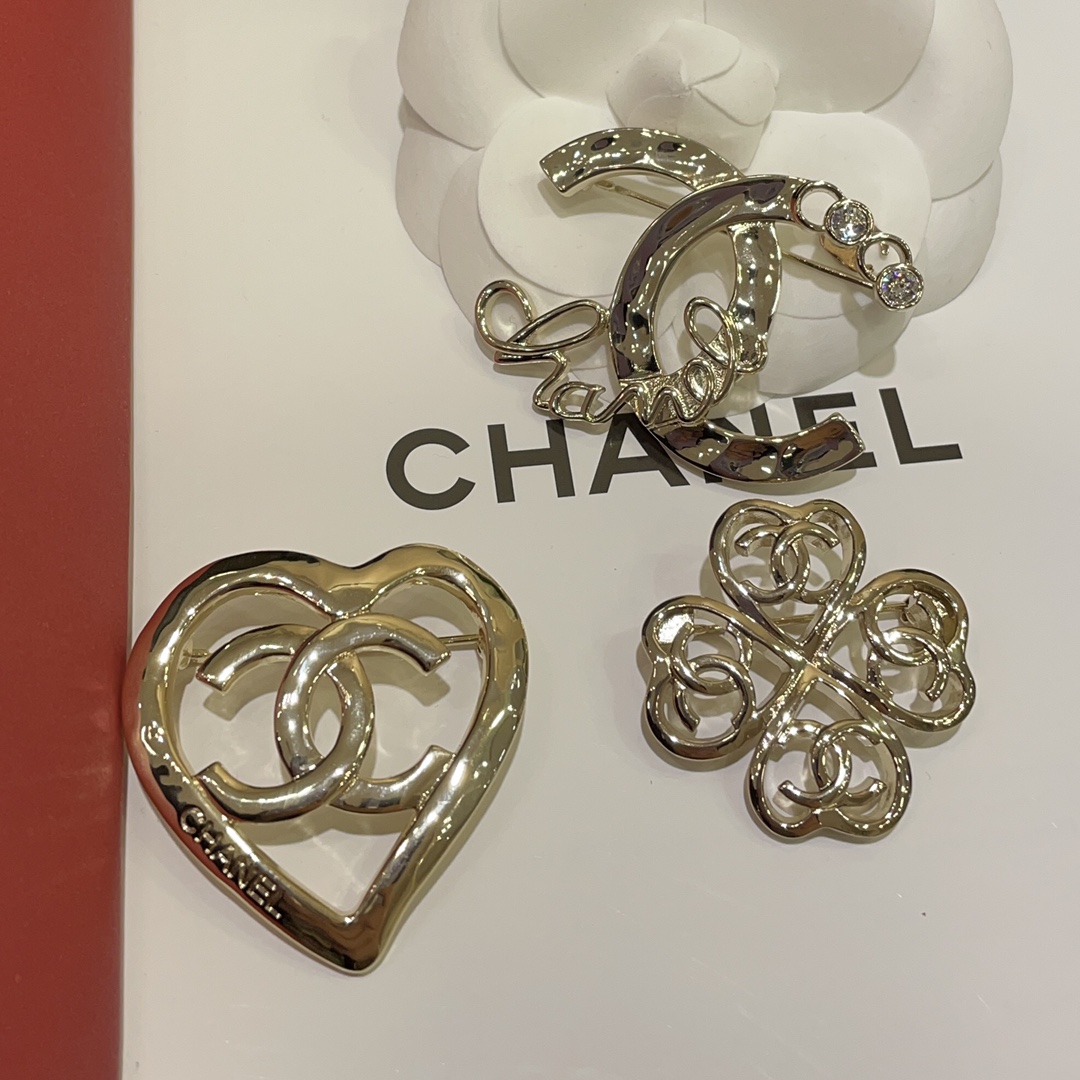 Chanel Light Gold Hollow Clover Brooch - Best Replica Jewelry™