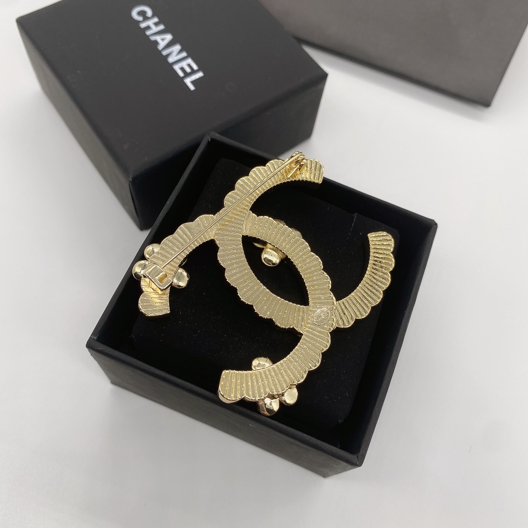 Chanel 3 Flowers Diamond Pearl Paved Brooch - Best Replica Jewelry™