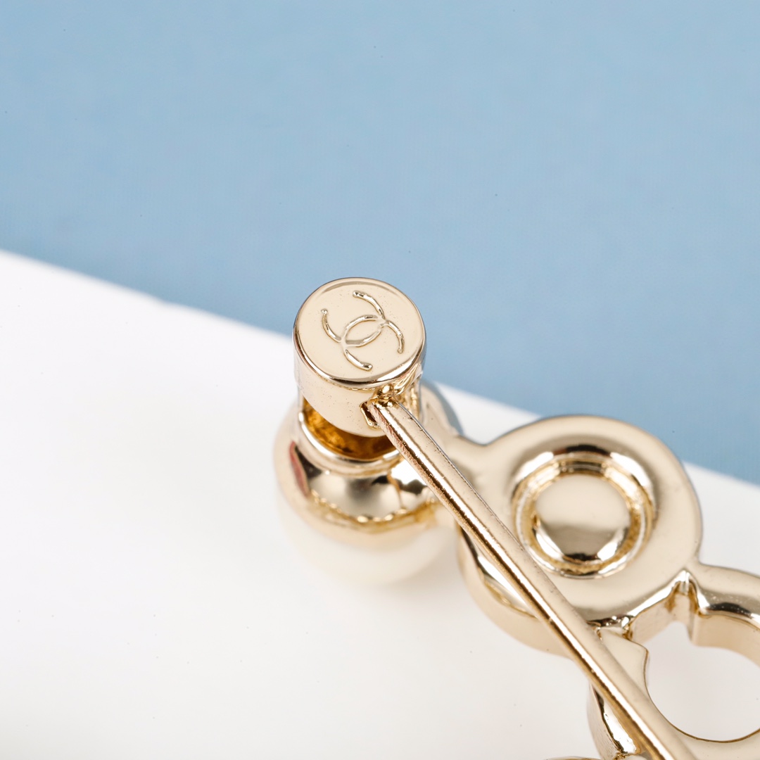 Chanel Faux Pearl CC Brooch - Best Replica Jewelry™
