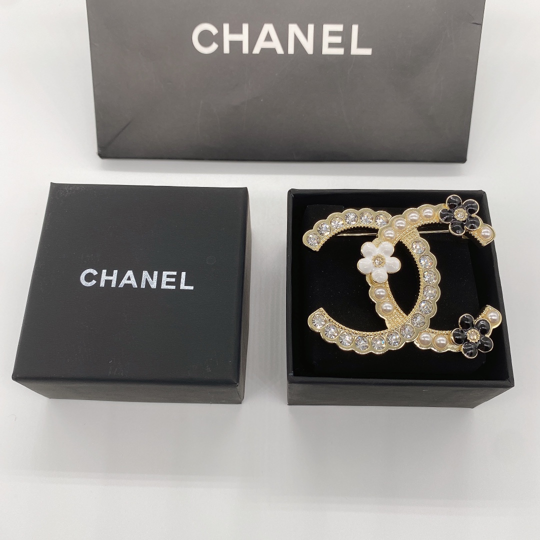 Chanel 3 Flowers Diamond Pearl Paved Brooch - Best Replica Jewelry™