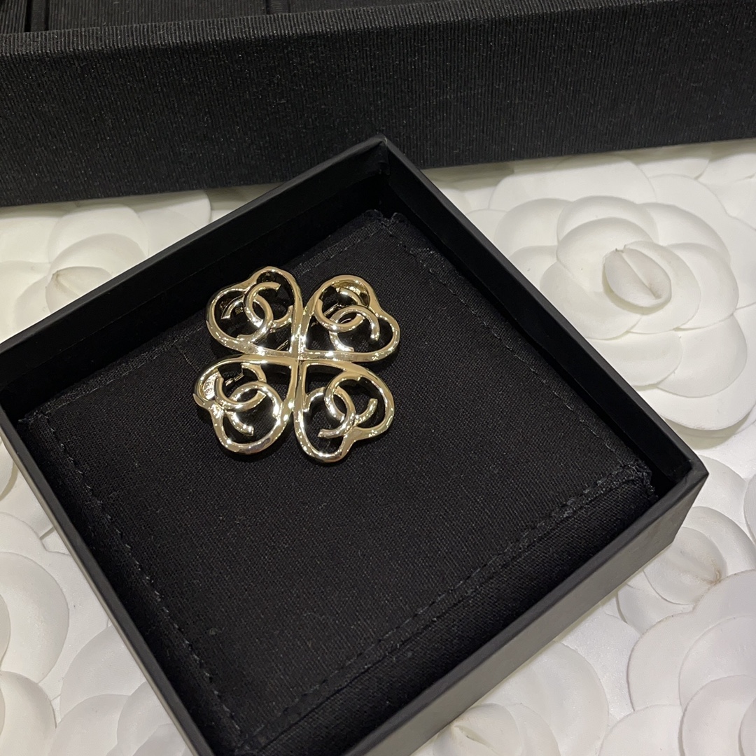 Chanel Light Gold Hollow Clover Brooch - Best Replica Jewelry™