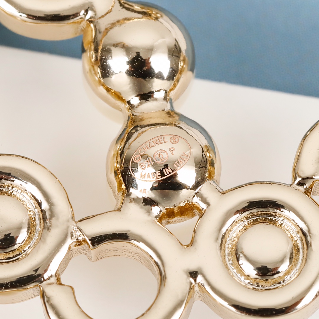 Chanel Faux Pearl CC Brooch - Best Replica Jewelry™