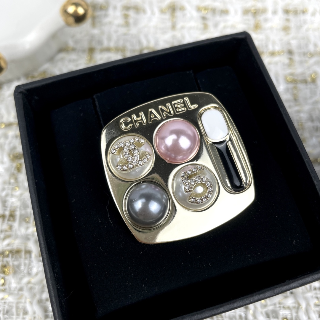 Chanel Eyeshadow Palette Brooch - Best Replica Jewelry™