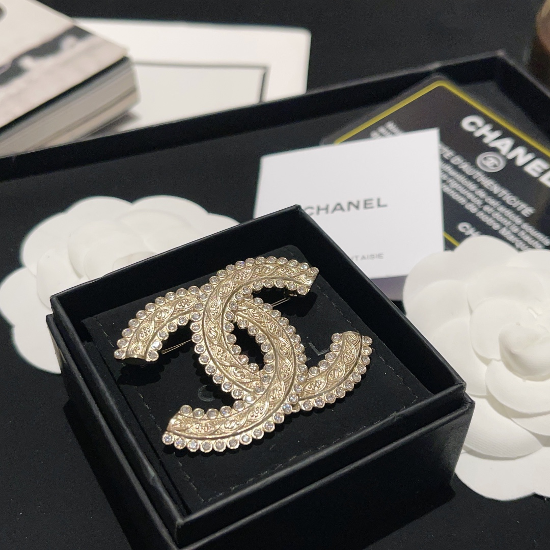 Vintage Chanel Light Gold CC Twist Brooch - Best Replica Jewelry™