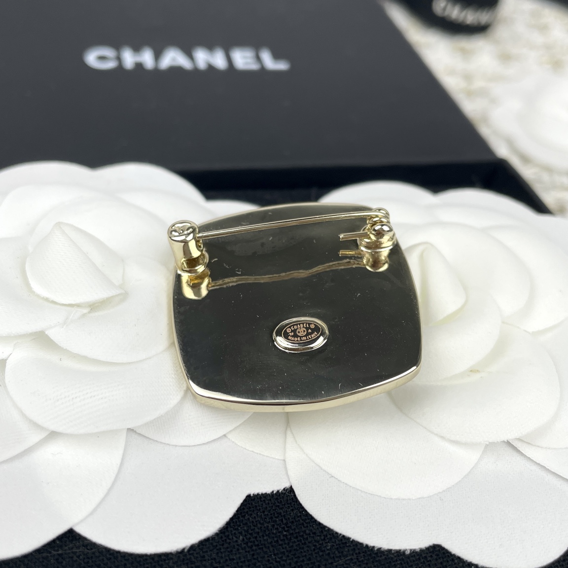 Chanel Eyeshadow Palette Brooch - Best Replica Jewelry™