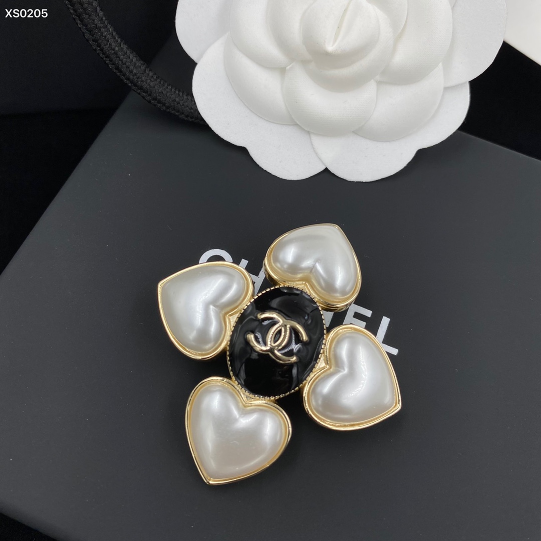 Chanel Four Hearts Brooch - Best Replica Jewelry™