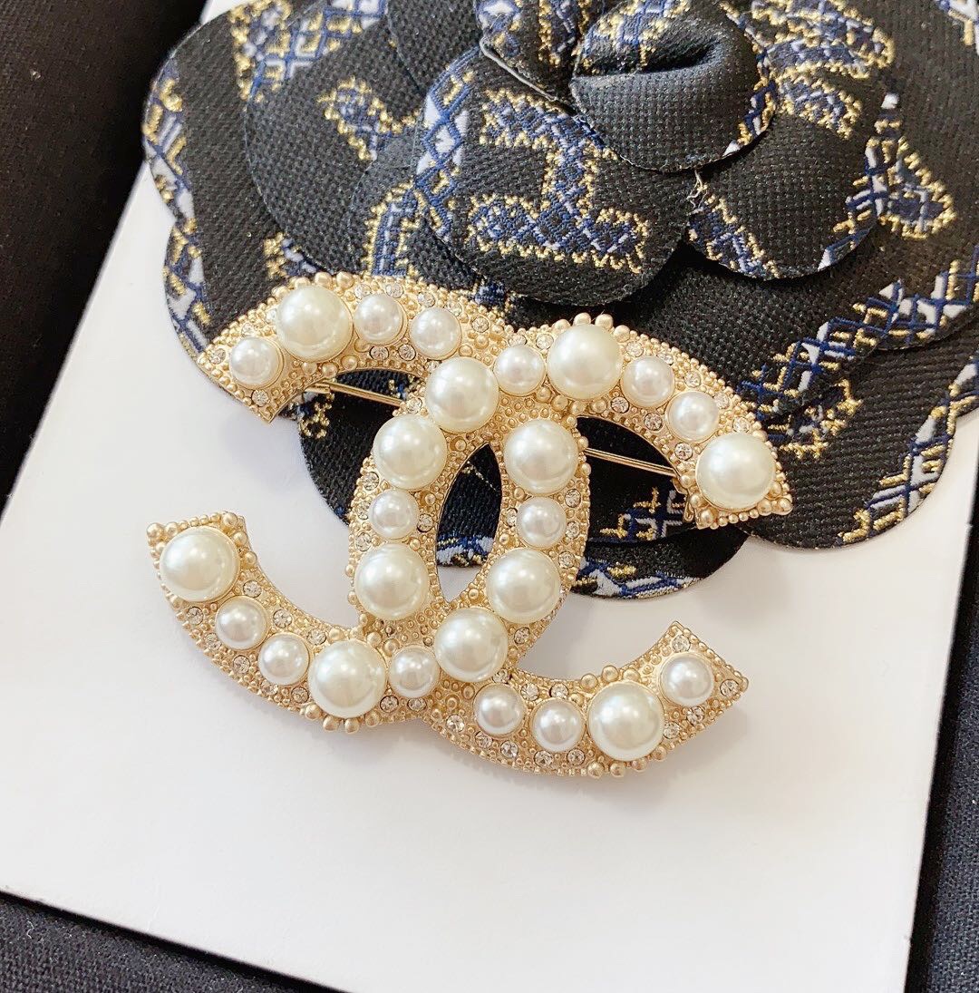 Chanel Vintage Light Gold Pearl CC Brooch - Best Replica Jewelry™