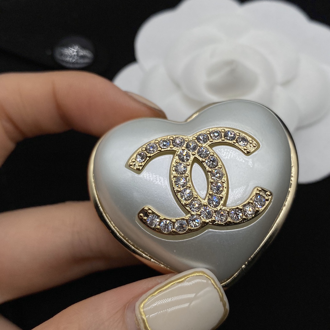 Chanel White Heart Brooch - Best Replica Jewelry™