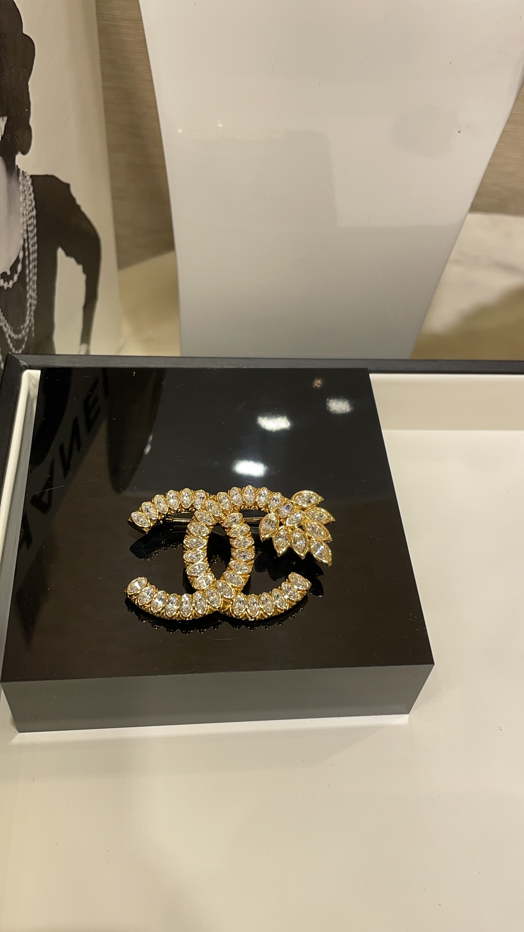 Chanel Luxury Full Diamond Ear of Wheat CC Brooch - Best Replica Jewelry™