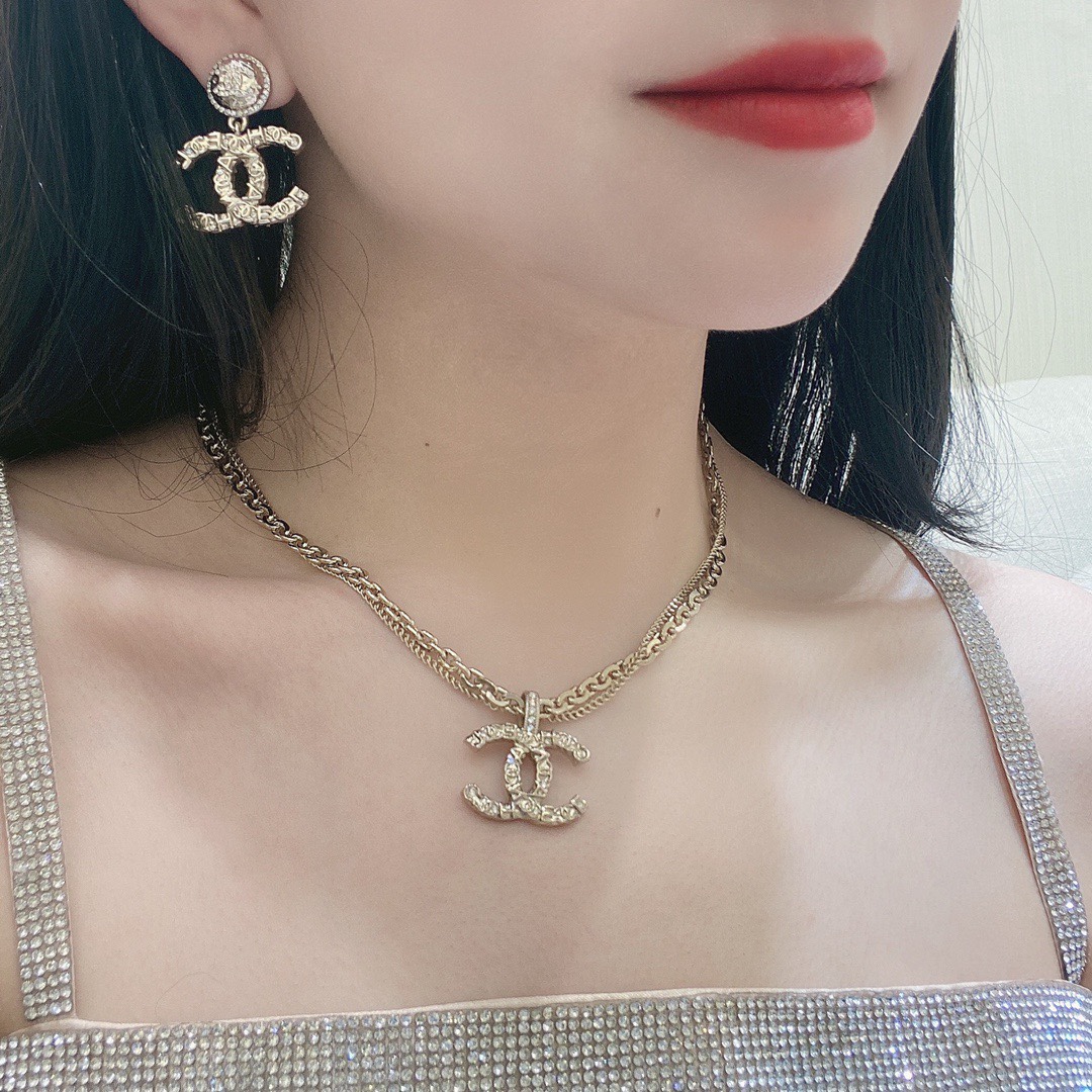 Chanel Embossed Monogram Brooch Earrings Necklace - Best Replica Jewelry™