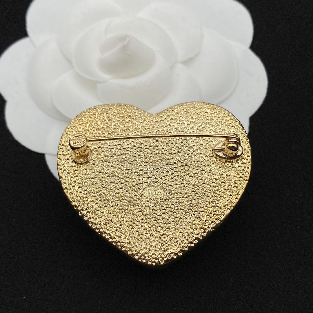 Chanel White Heart Brooch - Best Replica Jewelry™