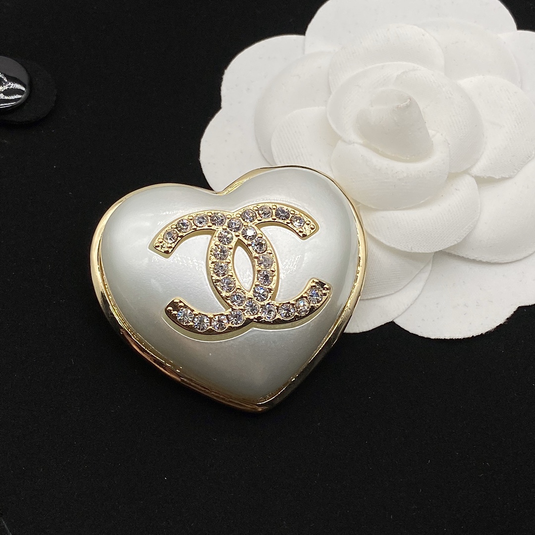 Chanel White Heart Brooch - Best Replica Jewelry™