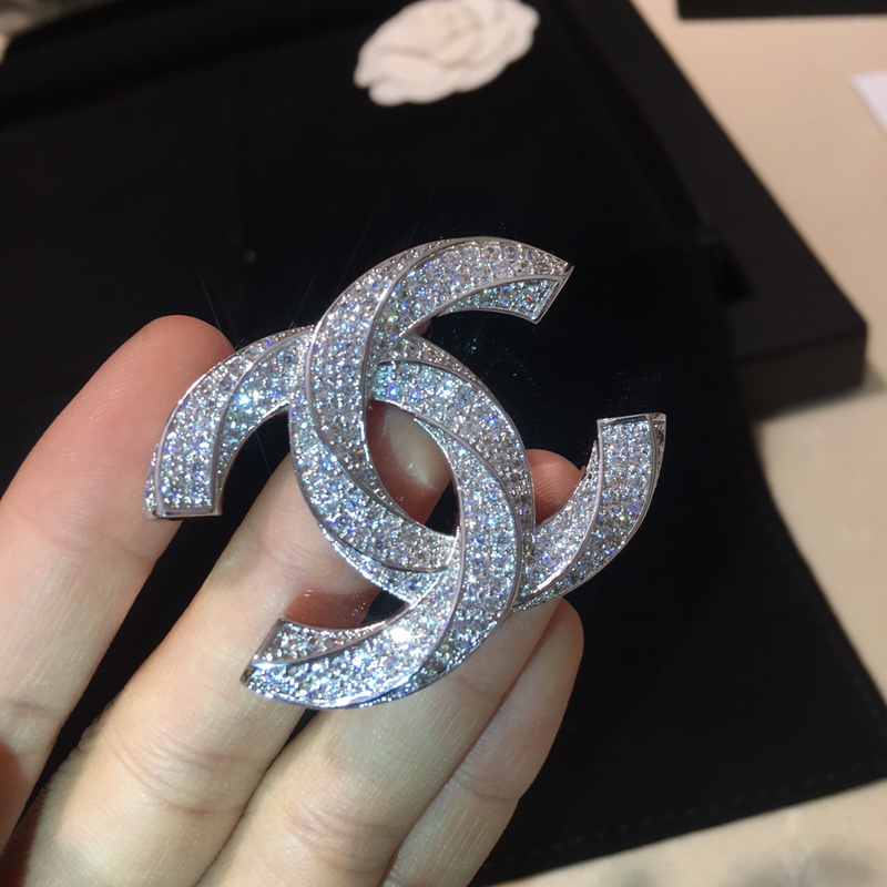 Chanel Super Sparkling Diamond Paved Brooch - Best Replica Jewelry™