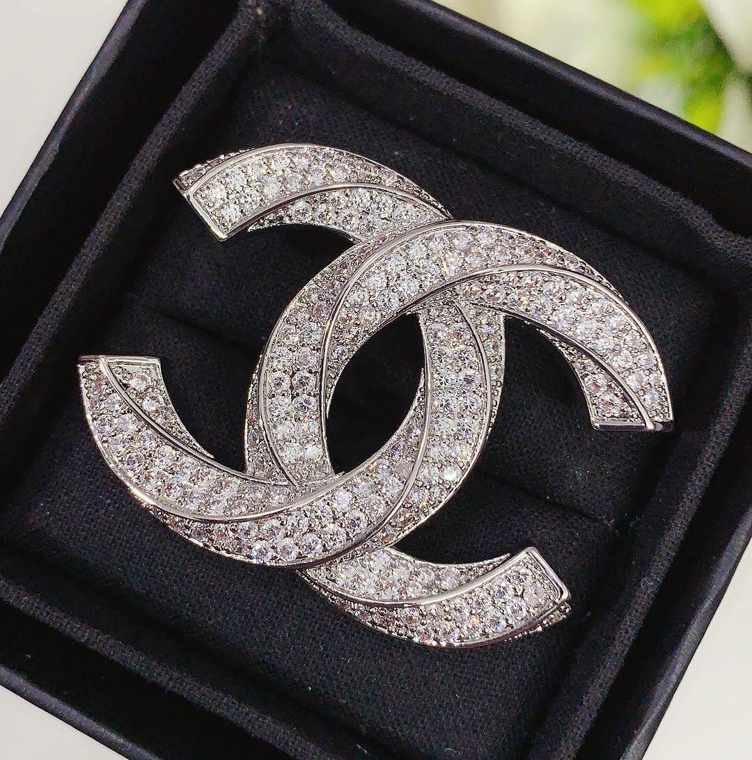 Chanel Super Sparkling Diamond Paved Brooch - Best Replica Jewelry™
