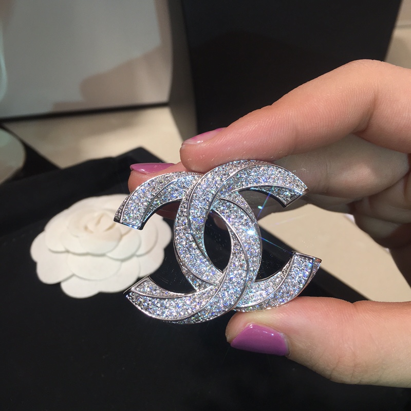 Chanel Super Sparkling Diamond Paved Brooch - Best Replica Jewelry™