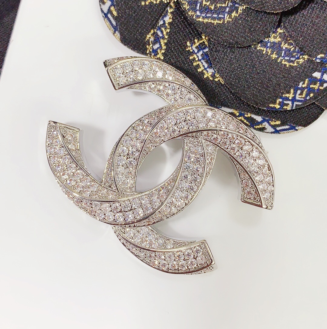 Chanel Super Sparkling Diamond Paved Brooch - Best Replica Jewelry™