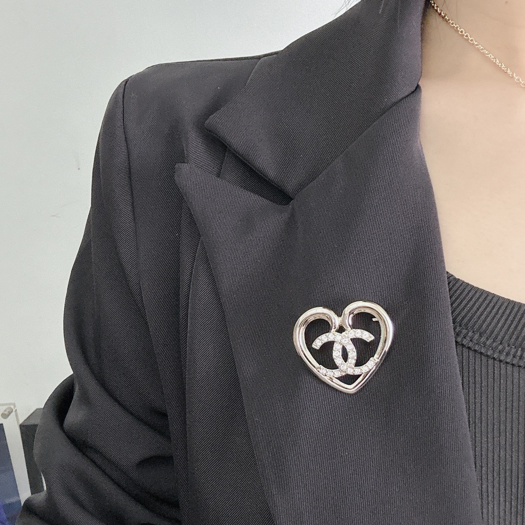 Chanel Light Gold Hollow Heart Brooch - Best Replica Jewelry™