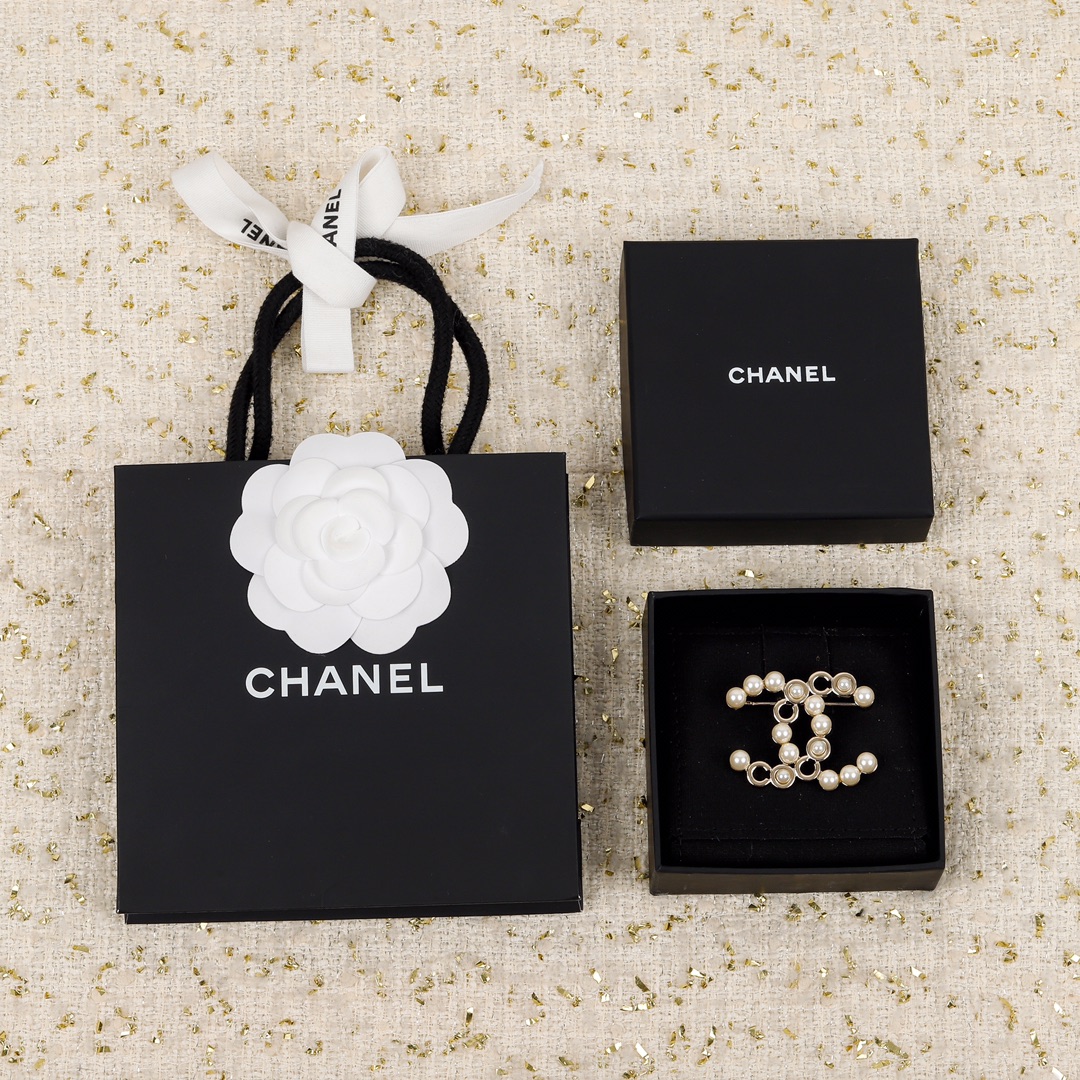 Chanel Faux Pearl CC Brooch - Best Replica Jewelry™