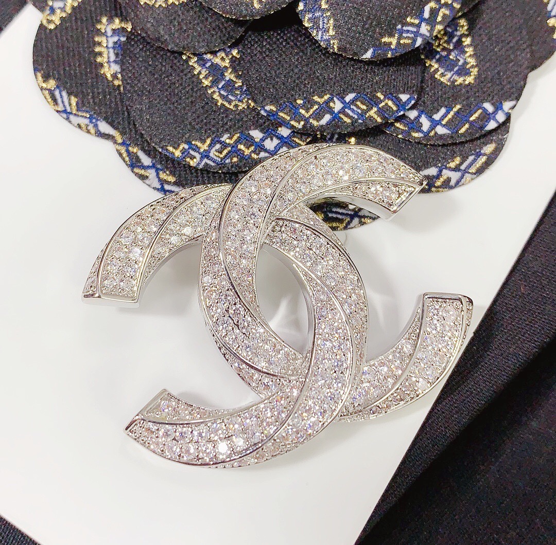 Chanel Super Sparkling Diamond Paved Brooch - Best Replica Jewelry™