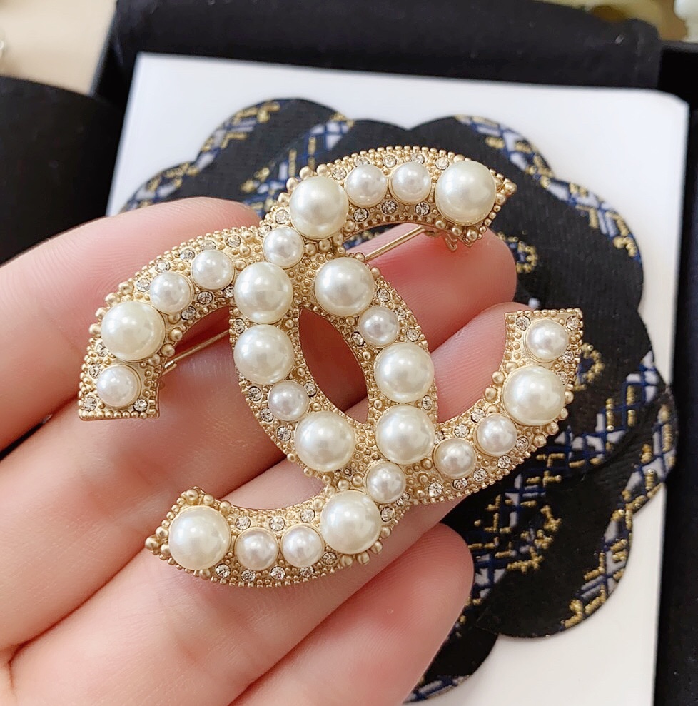 Chanel Vintage Light Gold Pearl CC Brooch - Best Replica Jewelry™