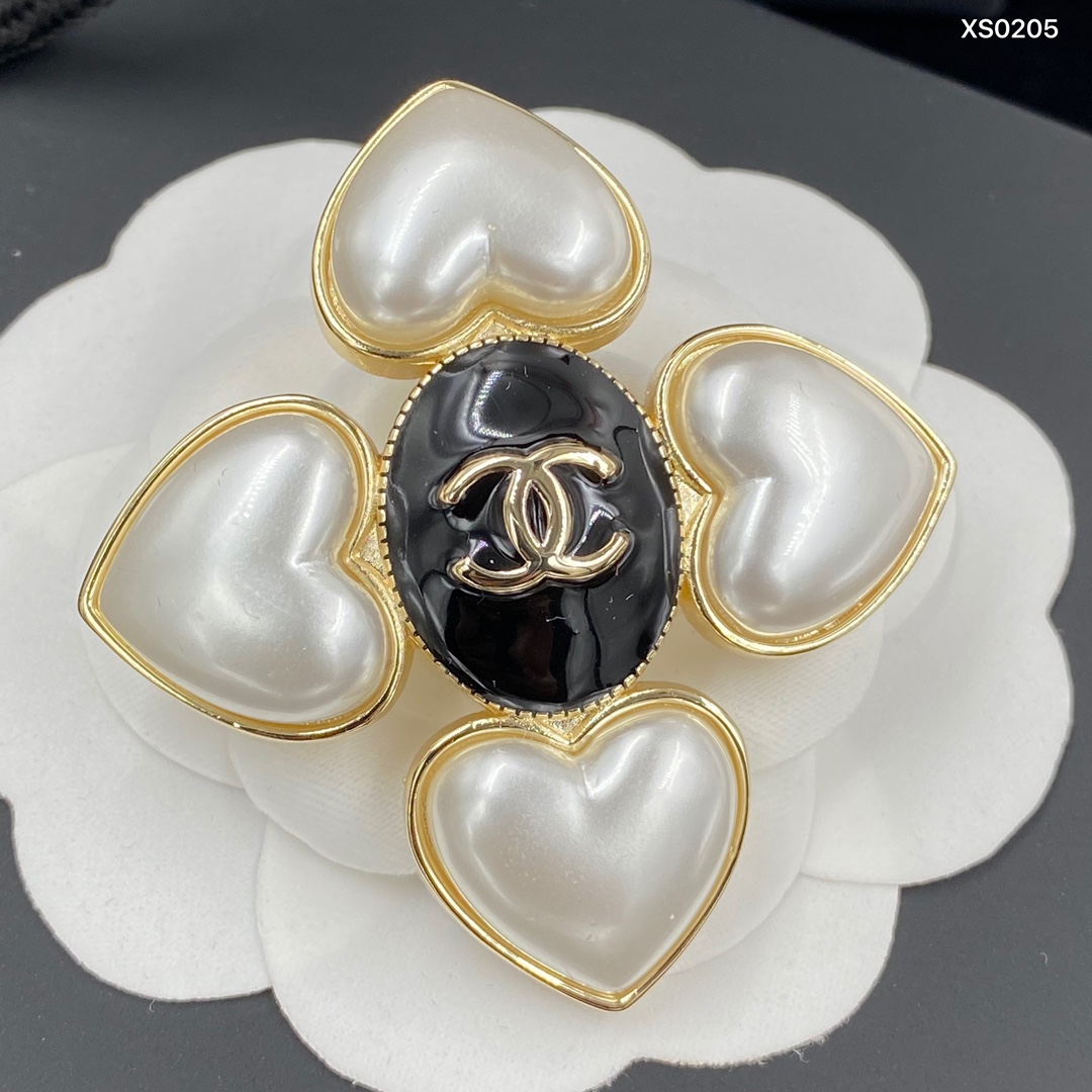 Chanel Four Hearts Brooch - Best Replica Jewelry™