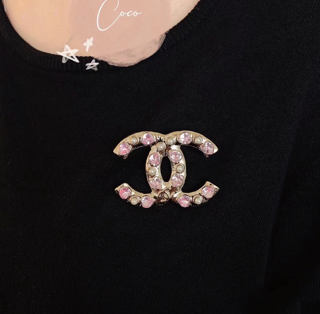 Chanel Pink Heart Diamond Paved CC Brooch - Best Replica Jewelry™