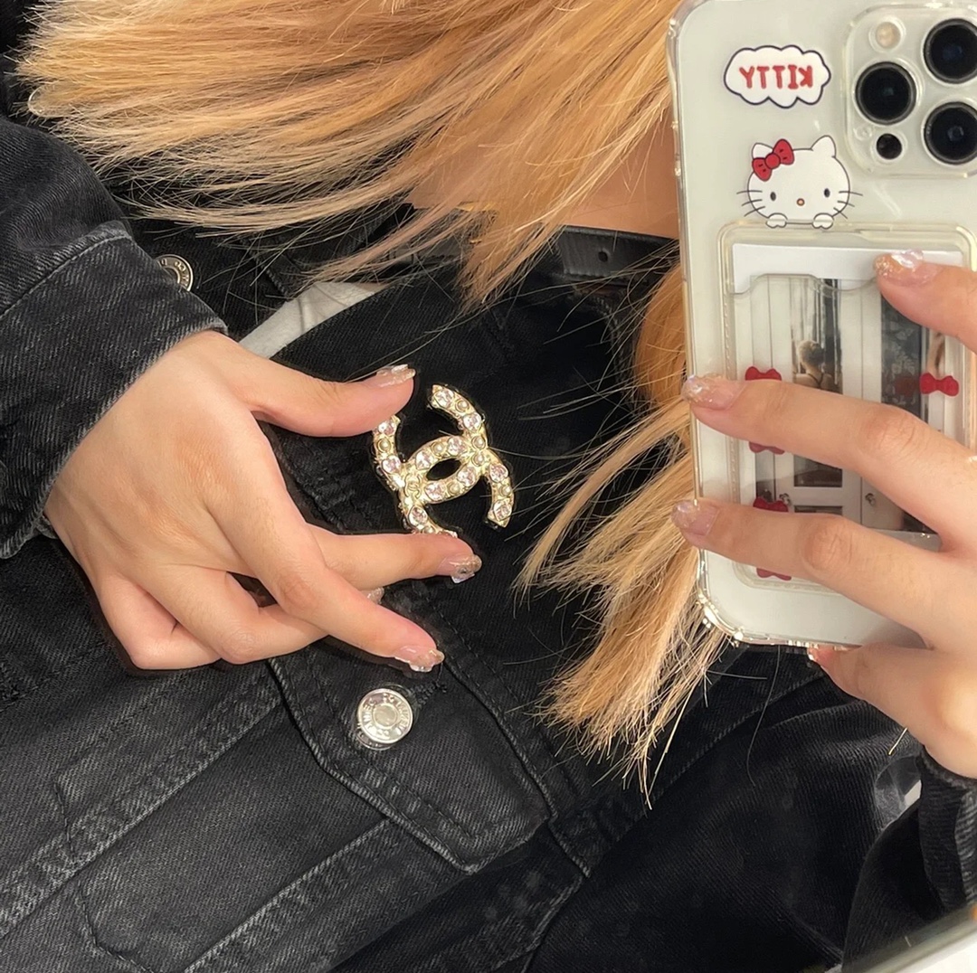 Chanel Pink Heart Diamond Paved CC Brooch - Best Replica Jewelry™