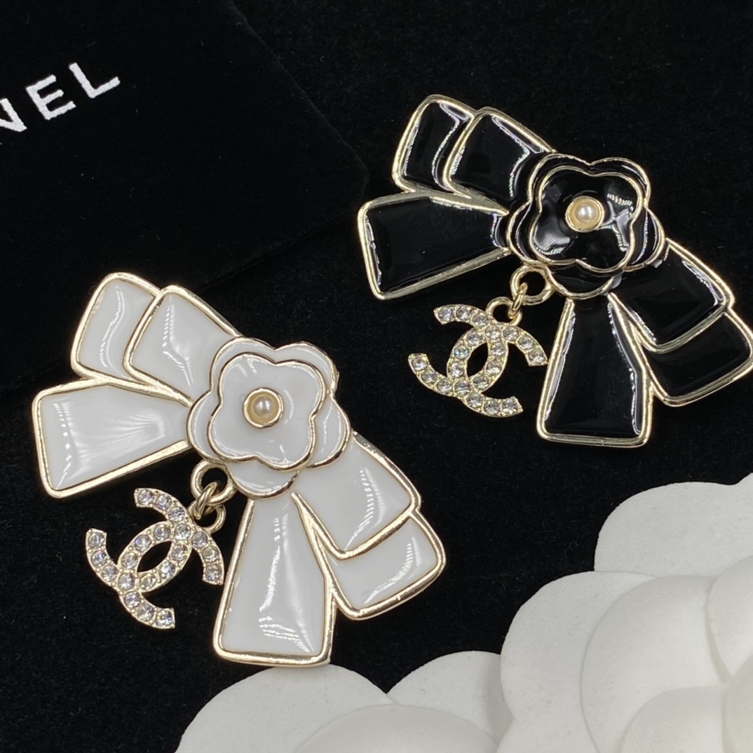 Chanel Camellia Black White Enamel Bow Brooch - Best Replica Jewelry™