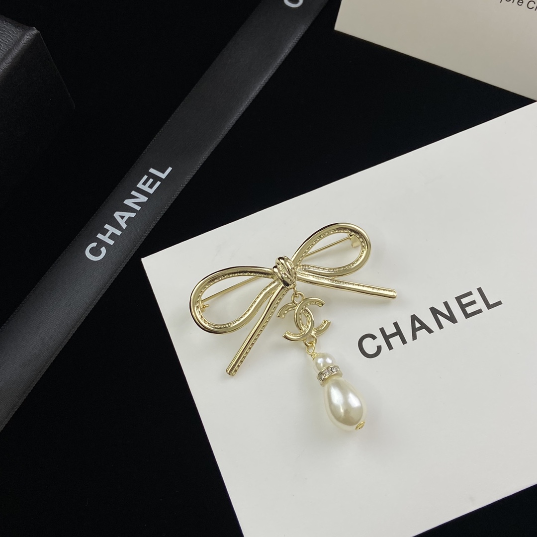 Chanel Bow CC Teardrop Pearl Brooch - Best Replica Jewelry™