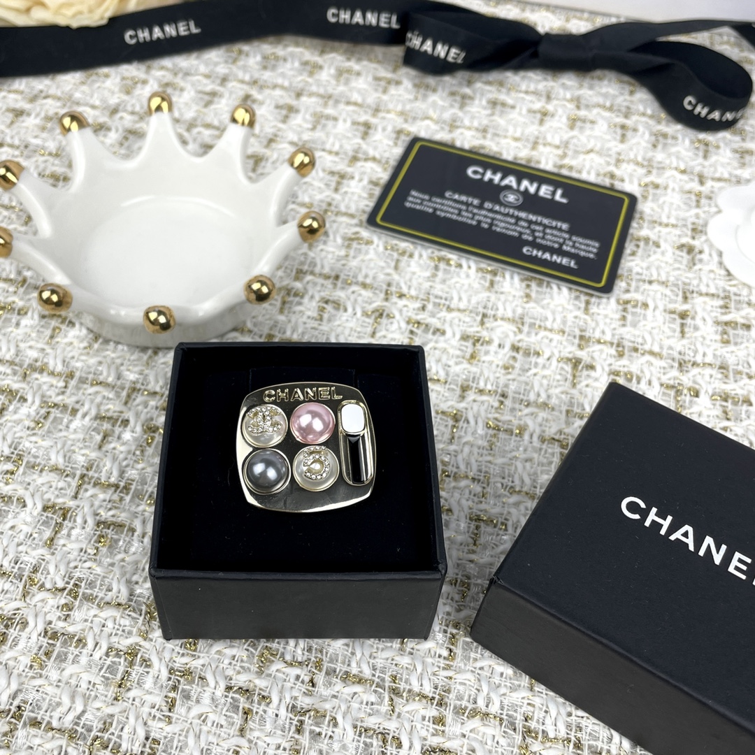 Chanel Eyeshadow Palette Brooch - Best Replica Jewelry™