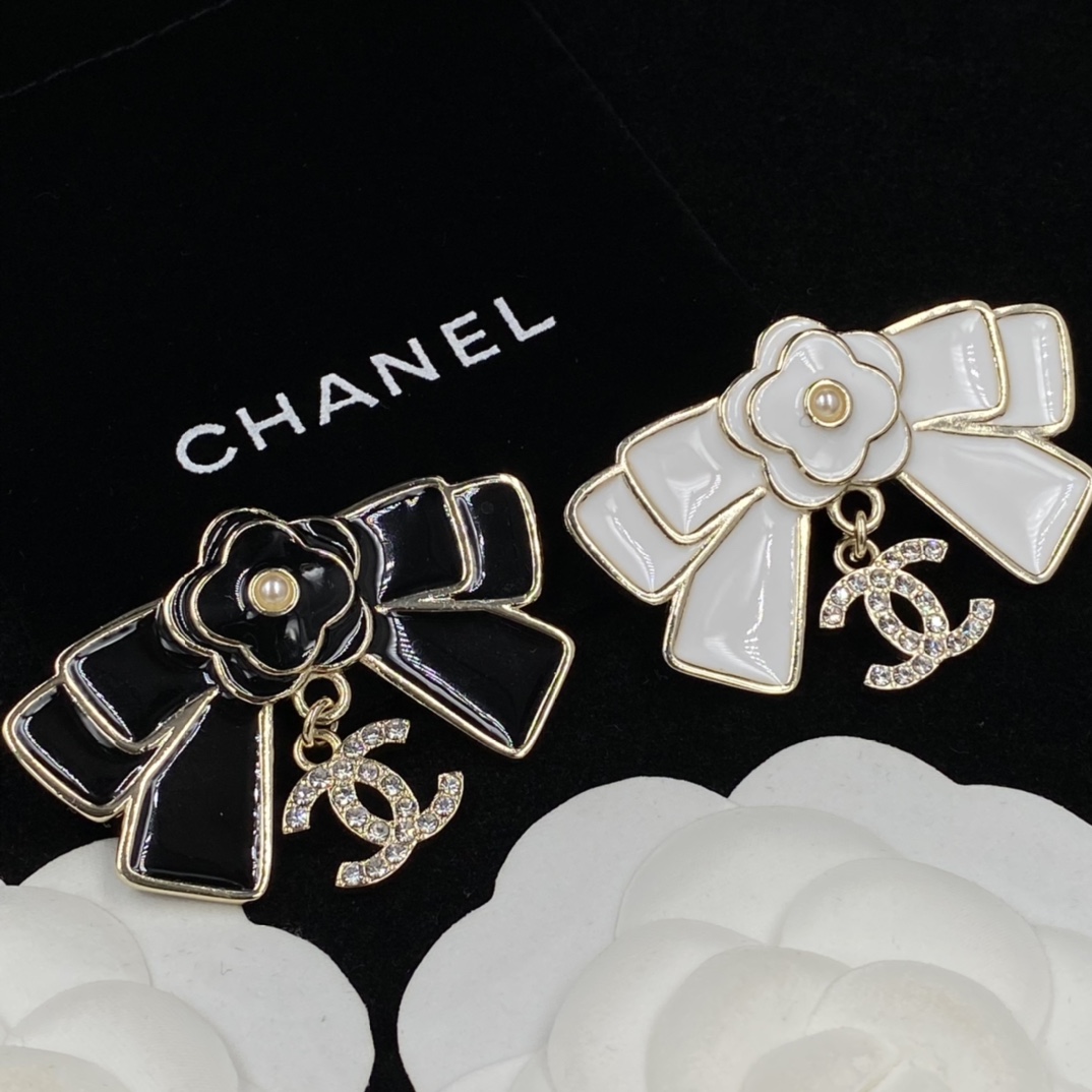 Chanel Camellia Black White Enamel Bow Brooch - Best Replica Jewelry™