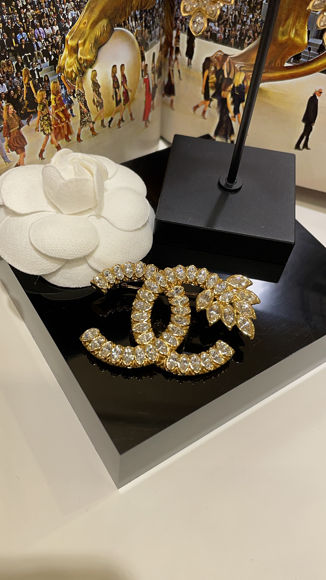 Chanel Luxury Full Diamond Ear of Wheat CC Brooch - Best Replica Jewelry™