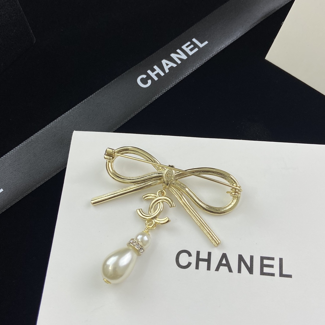 Chanel Bow CC Teardrop Pearl Brooch - Best Replica Jewelry™
