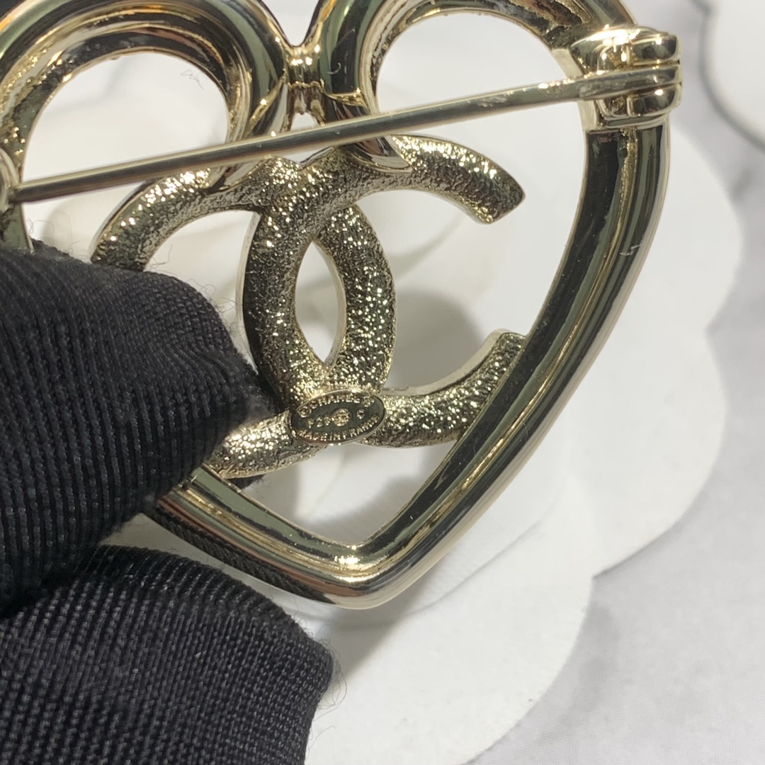 Chanel Light Gold Hollow Heart Brooch - Best Replica Jewelry™
