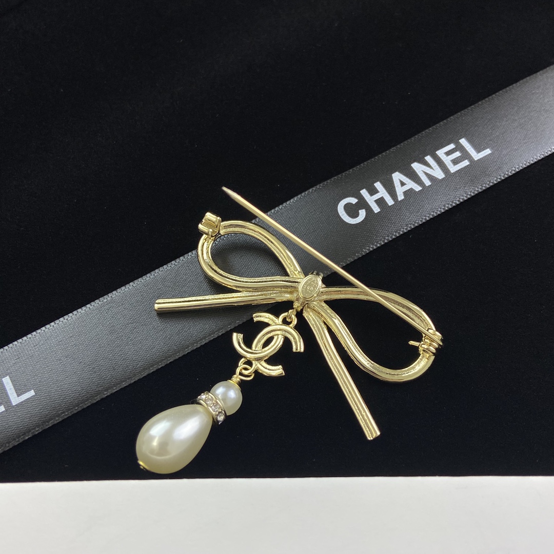 Chanel Bow CC Teardrop Pearl Brooch - Best Replica Jewelry™