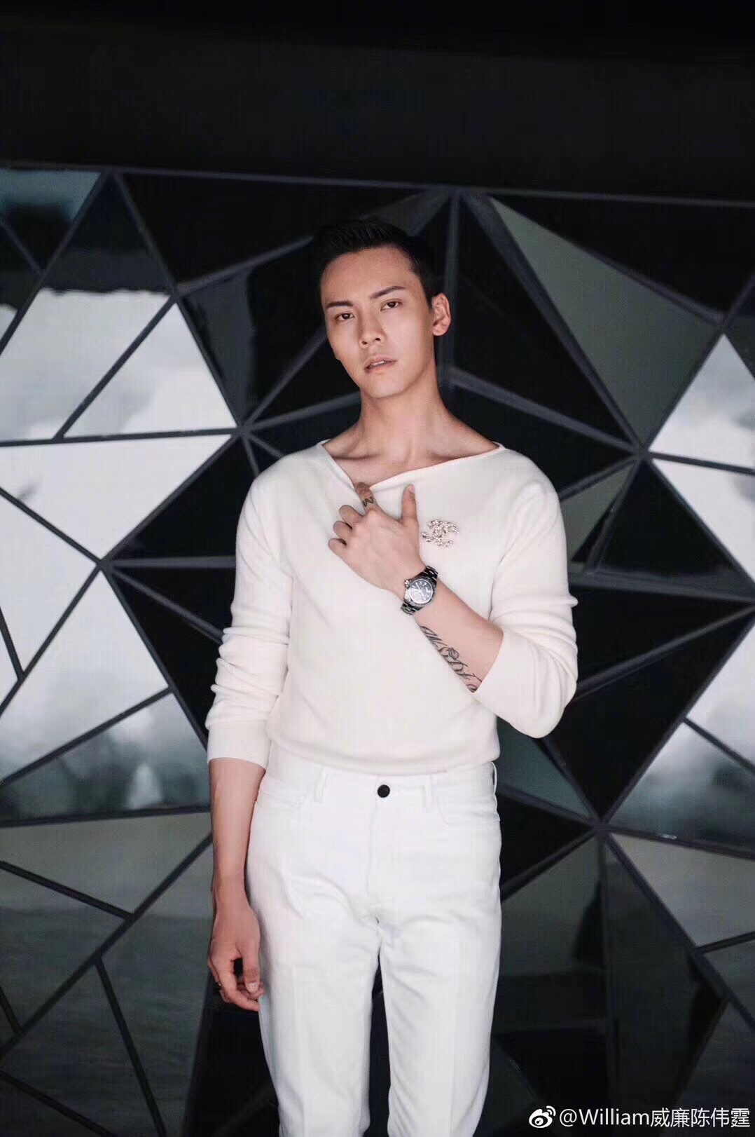 Chanel Pearl Wrap Gold Twist CC Brooch - Best Replica Jewelry™