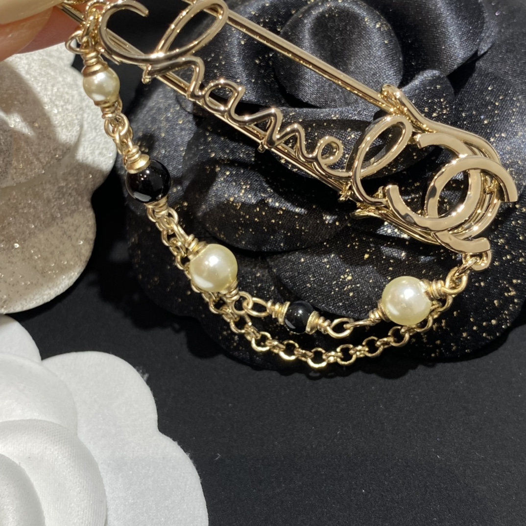 Chanel Pearl and Chain Pin Brooch - Best Replica Jewelry™