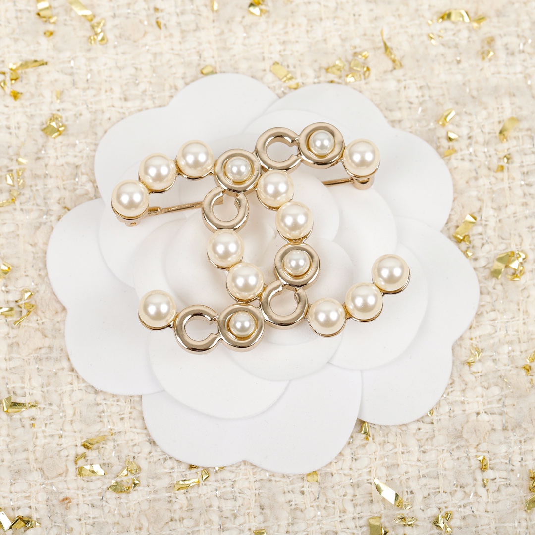 Chanel Faux Pearl CC Brooch - Best Replica Jewelry™