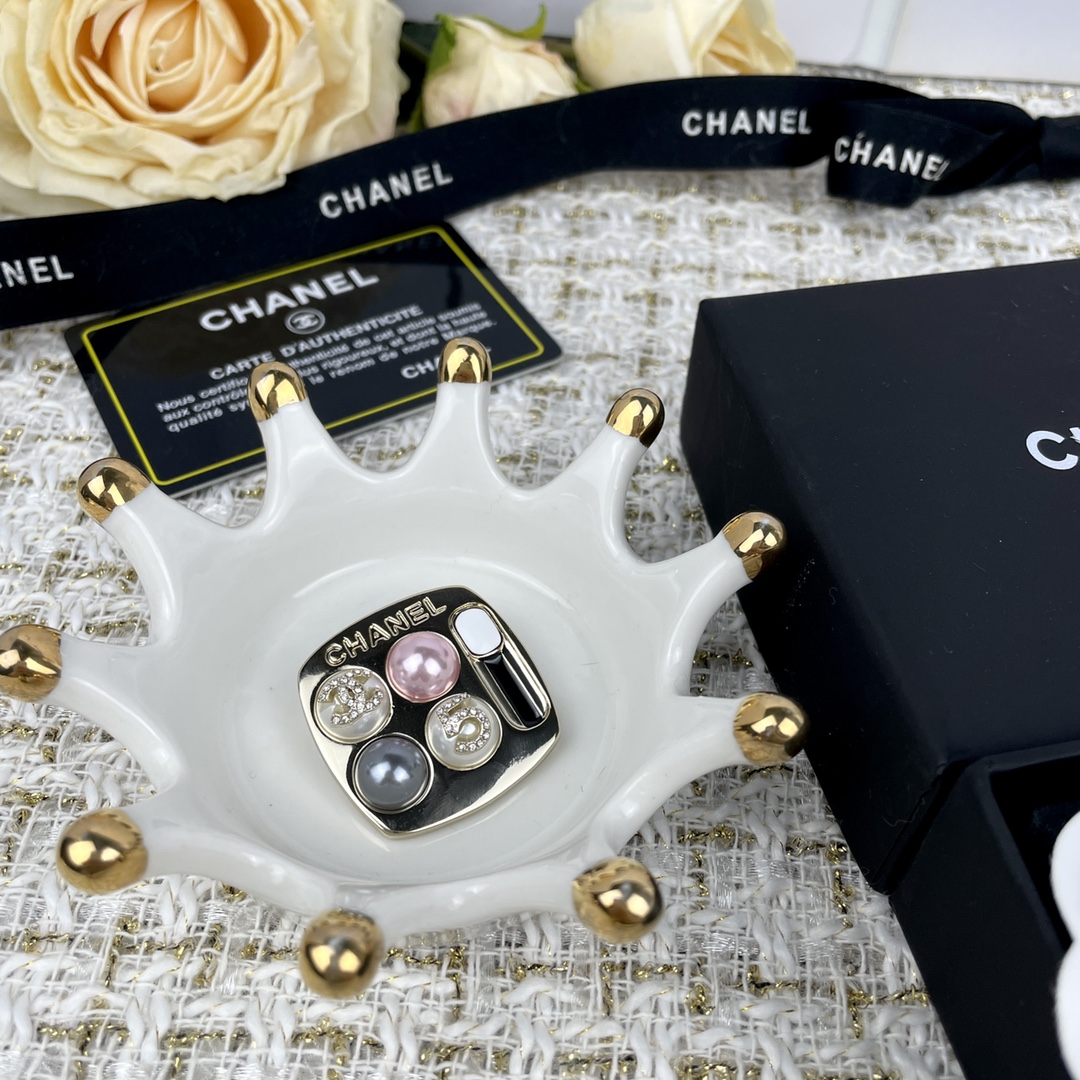 Chanel Eyeshadow Palette Brooch - Best Replica Jewelry™